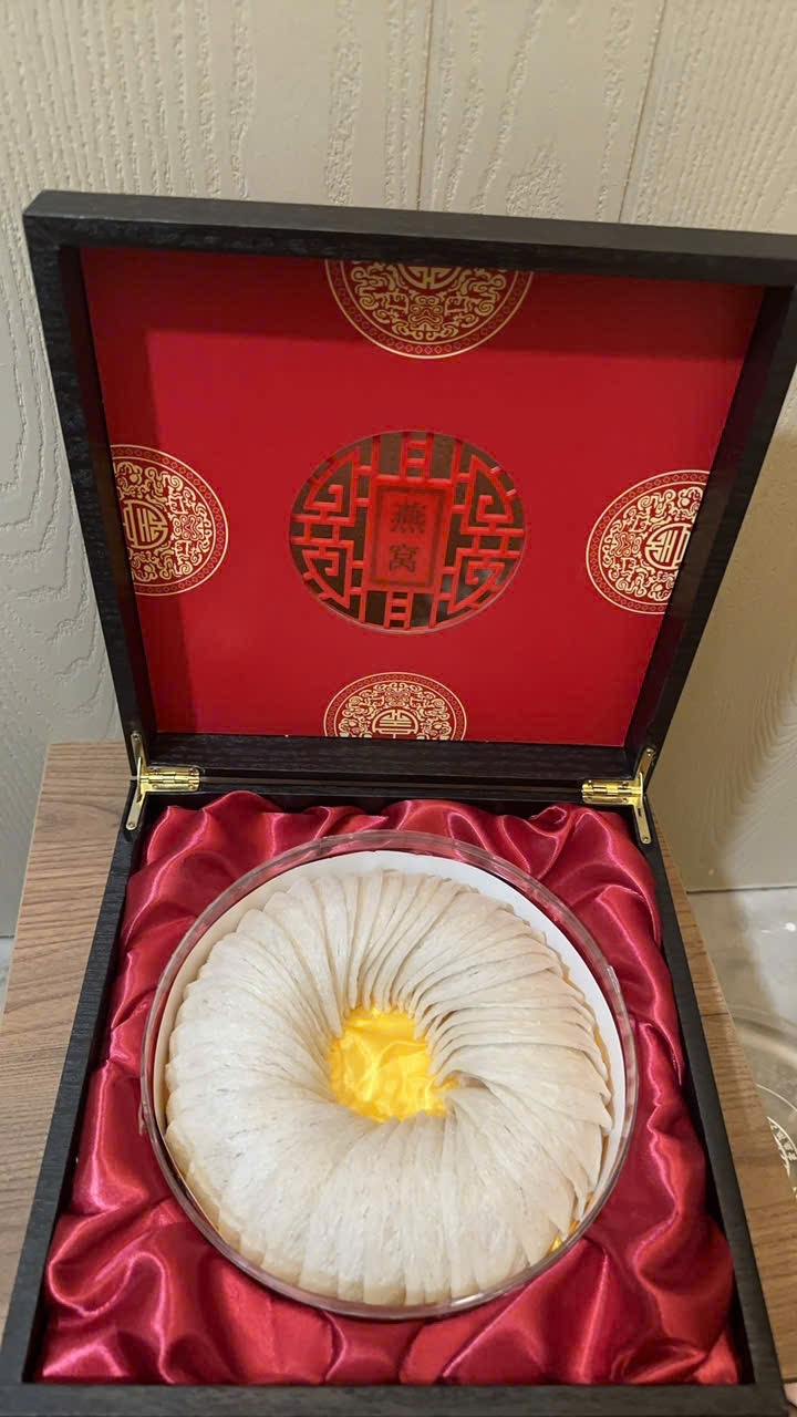 Dry-Picked Beveled Bird’s Nest Strands (Red Lacquered Wooden Box) (500g)
